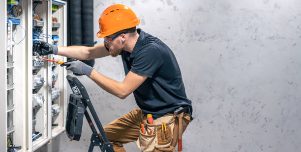 Best Licensed Electrician  in Lindstrom, MN